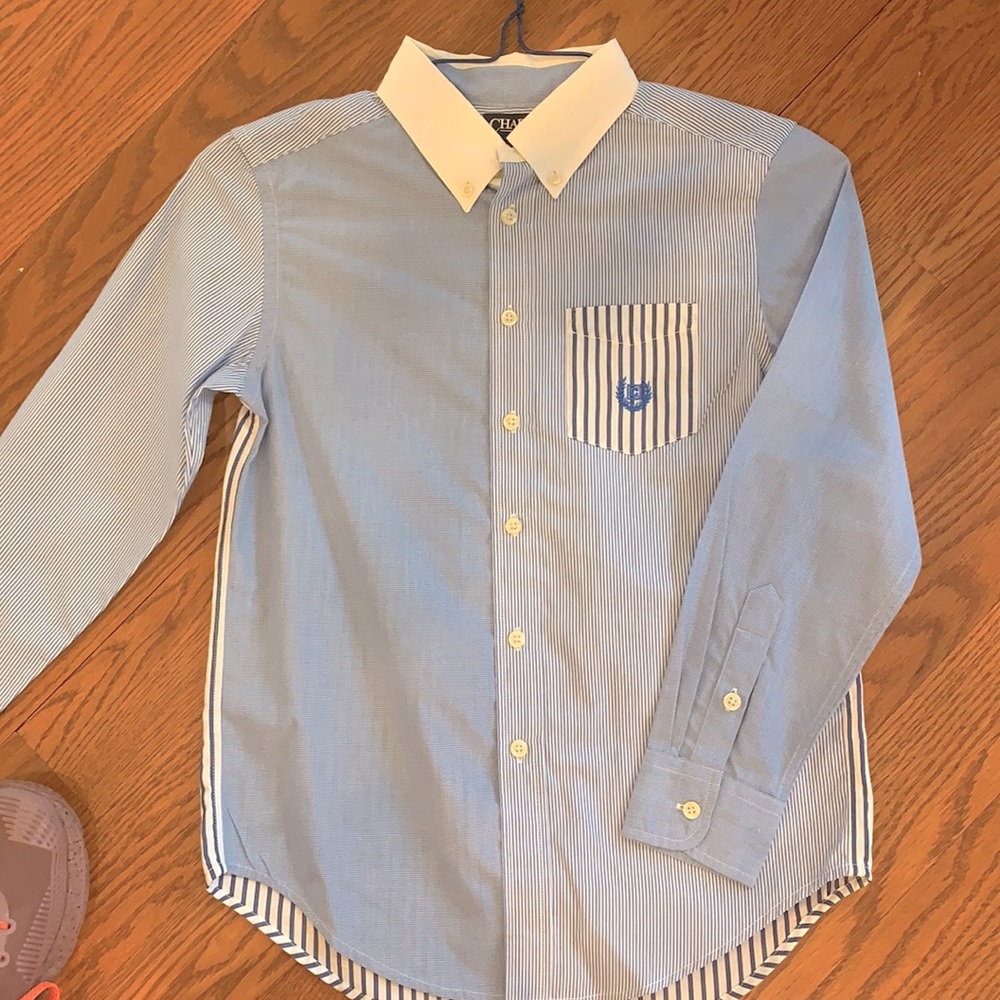Chaps classic buttoned down shirt for stylish boy.